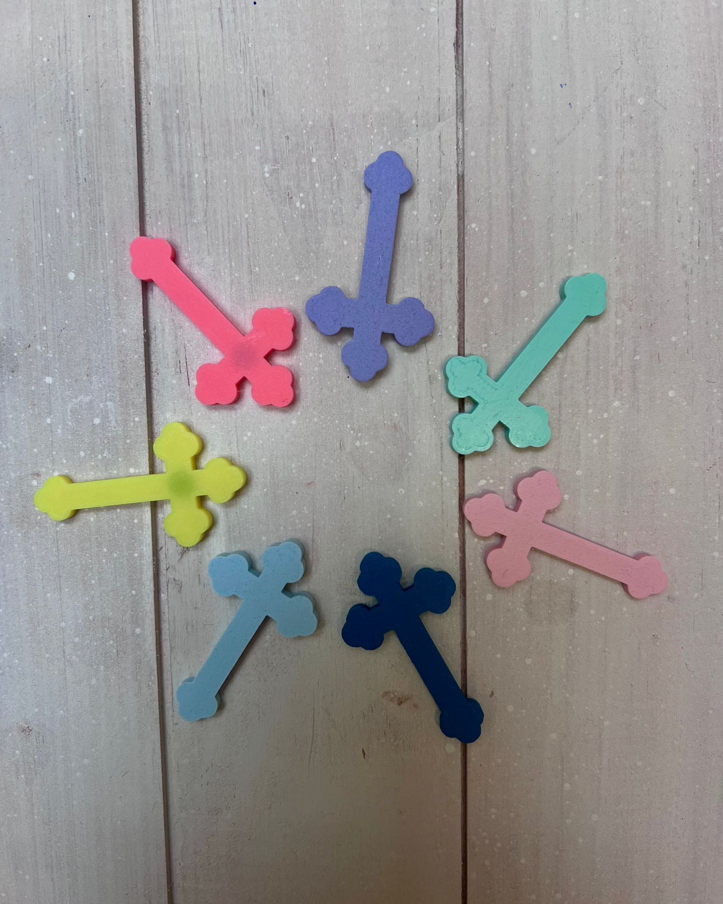 Crucifix couleur aimant