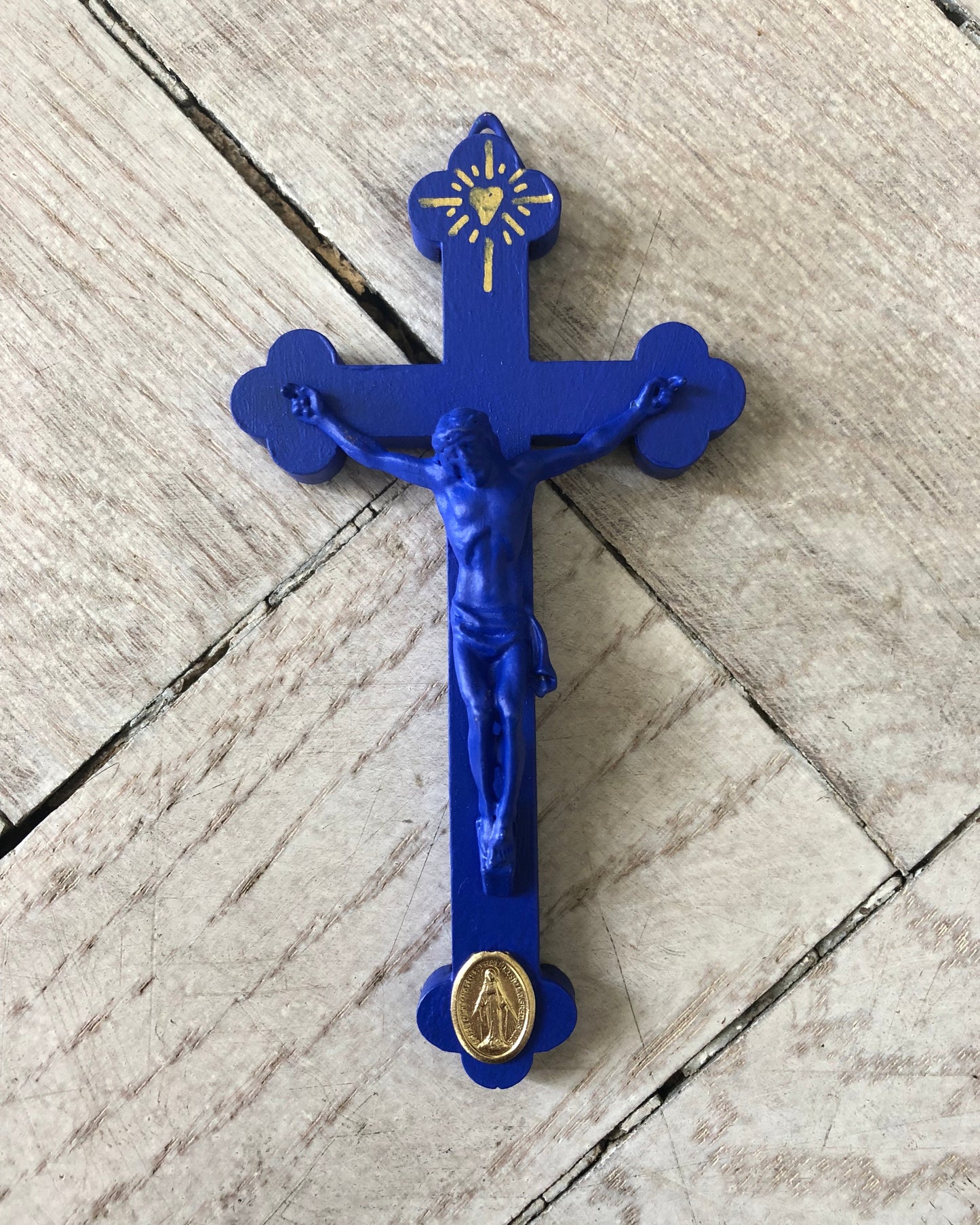 Crucifix mini bleu Klein