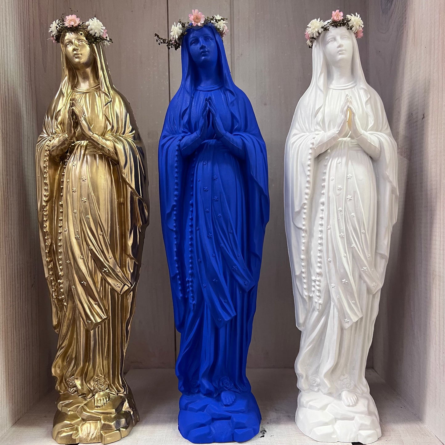 Statuette Vierge 20 cm Couronnée Fleurie