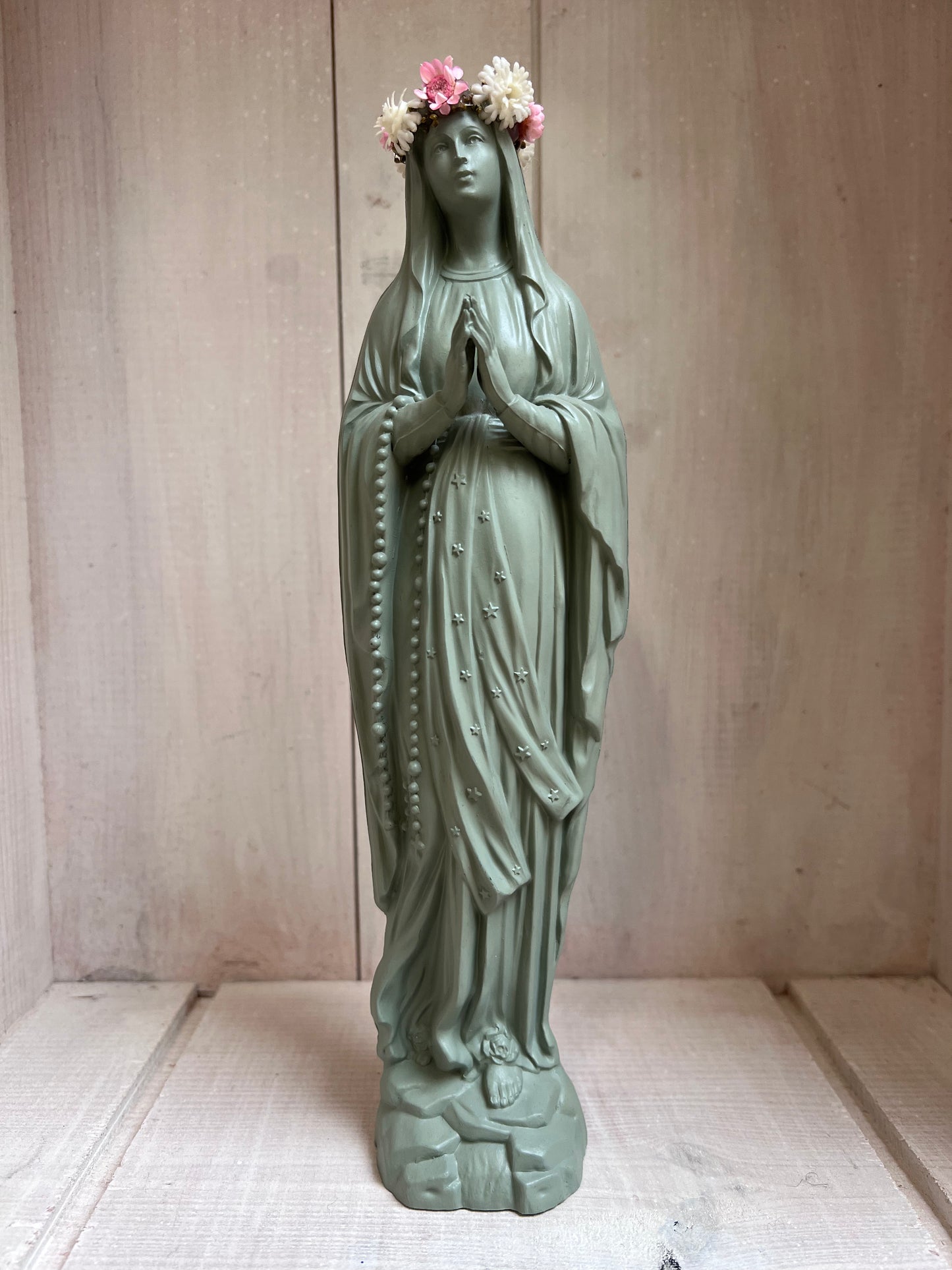 Statuette Vierge 20 cm Couronnée Fleurie