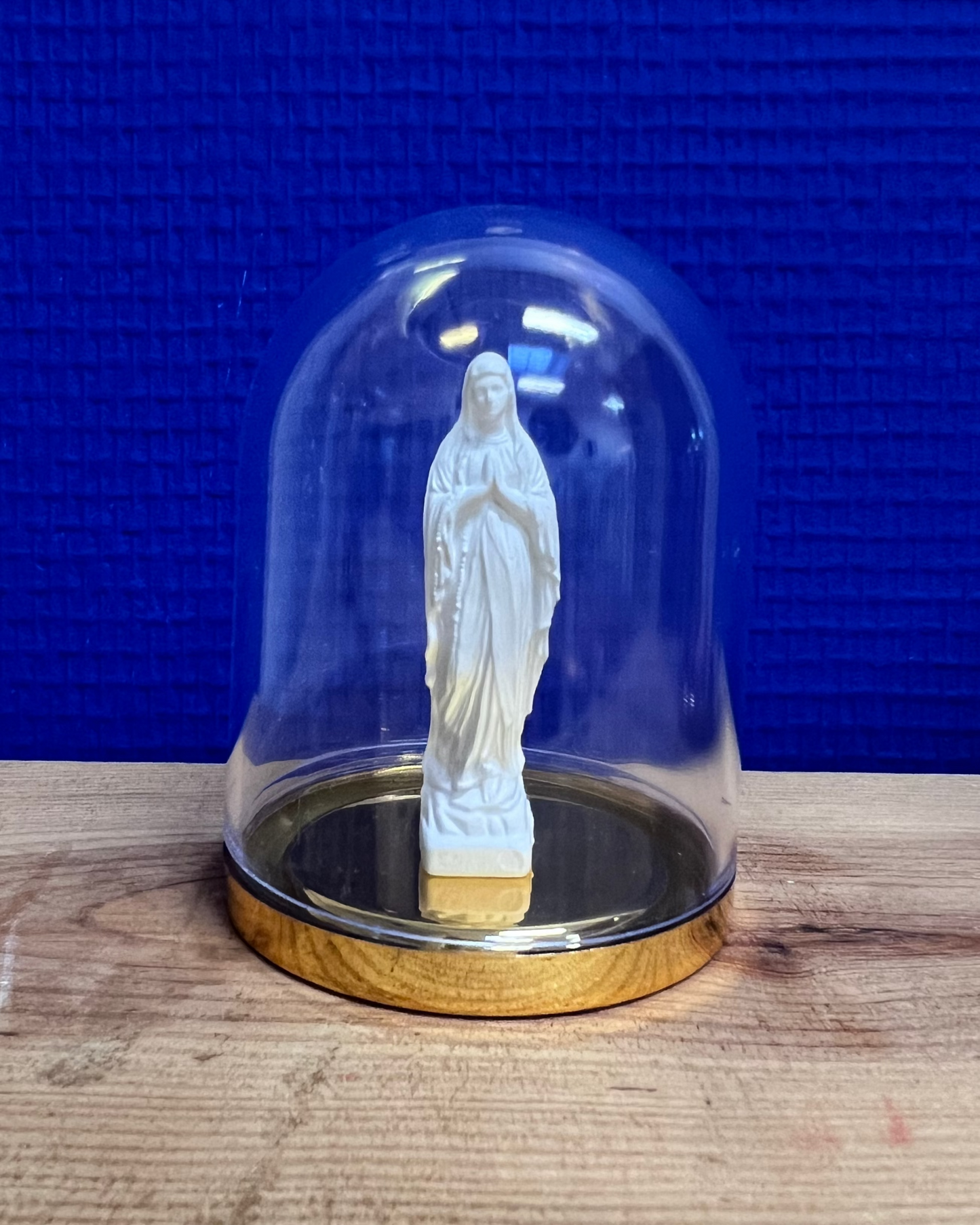 Vierge sous cloche blanc